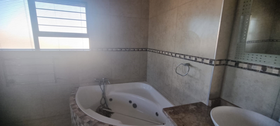 4 Bedroom Property for Sale in Country Club Western Cape